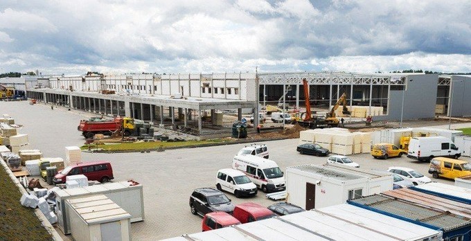 Start van de tweede fase van de bouw van het European Fenestration Centre, d.w.z. 25.000 m² productieoppervlak