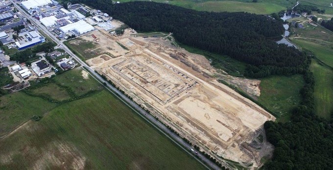 Het begin van de eerste fase van de bouw van het European Fenestration Centre, d.w.z. 30.000 m² productieoppervlak