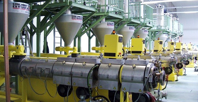De lancering van een eigen droge mengmixer en extrusielijn voor PVC-profielen